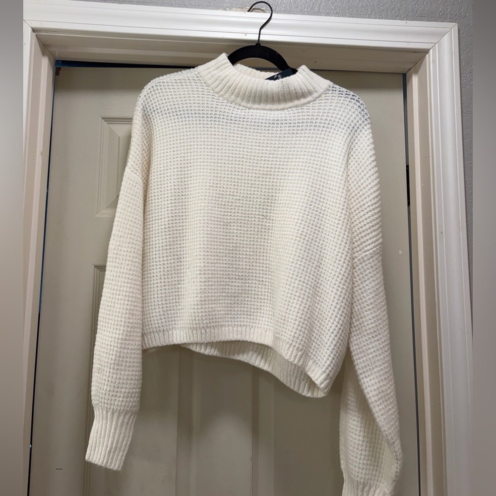 Hollister Classic White Cropped Turtleneck Sweater